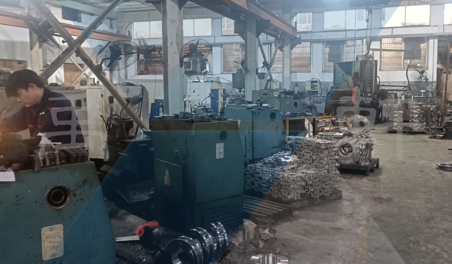 走访上海青青草精品视频在线PZ73H刀型闸阀车间生产现场(图1)